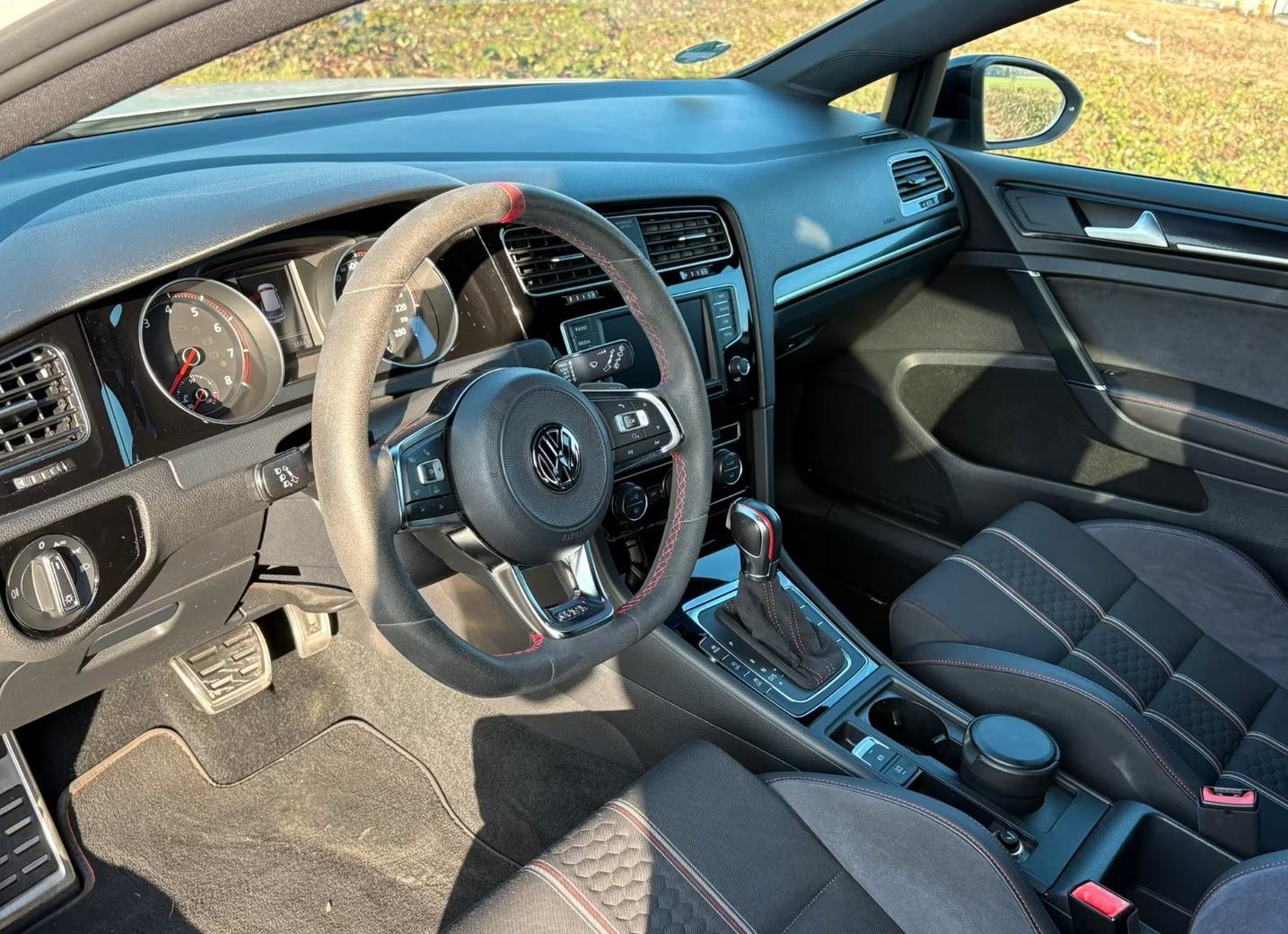 Detalle Volkswagen Golf GTI importado desde Alemania